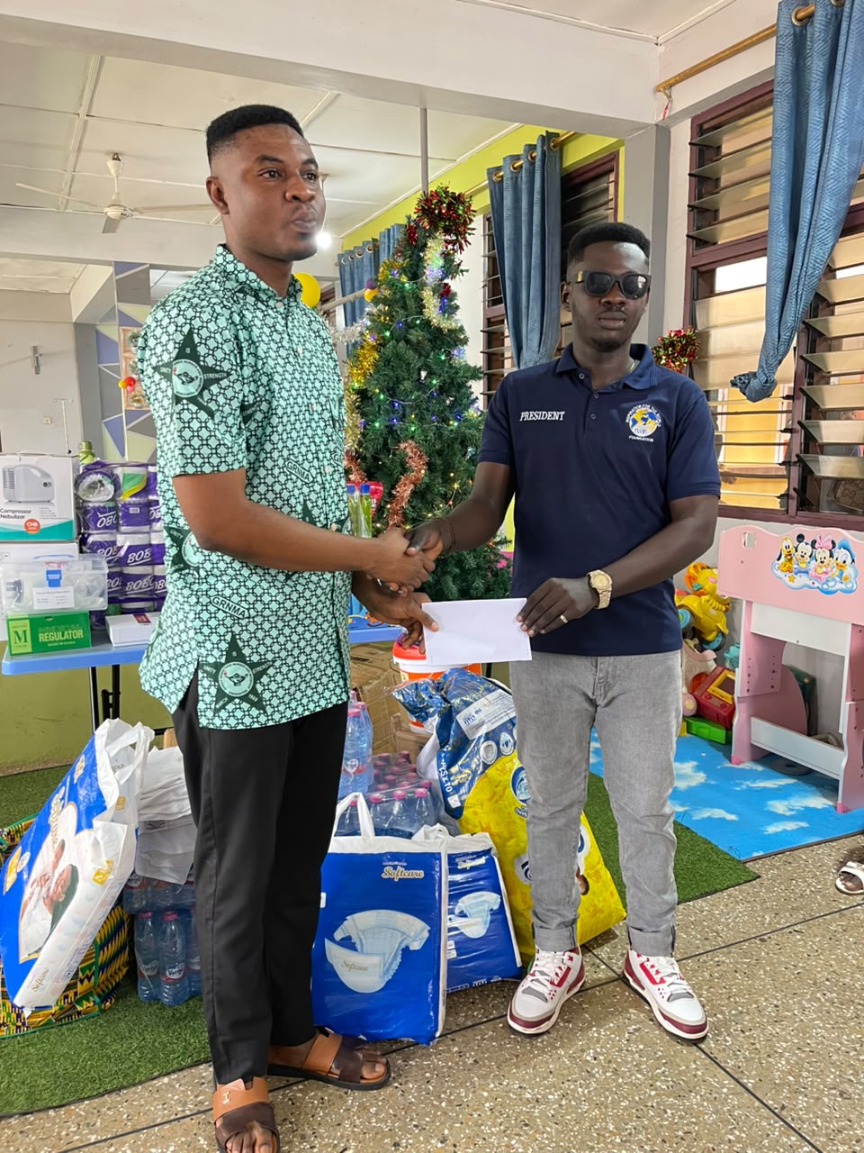 Donation handover by the President